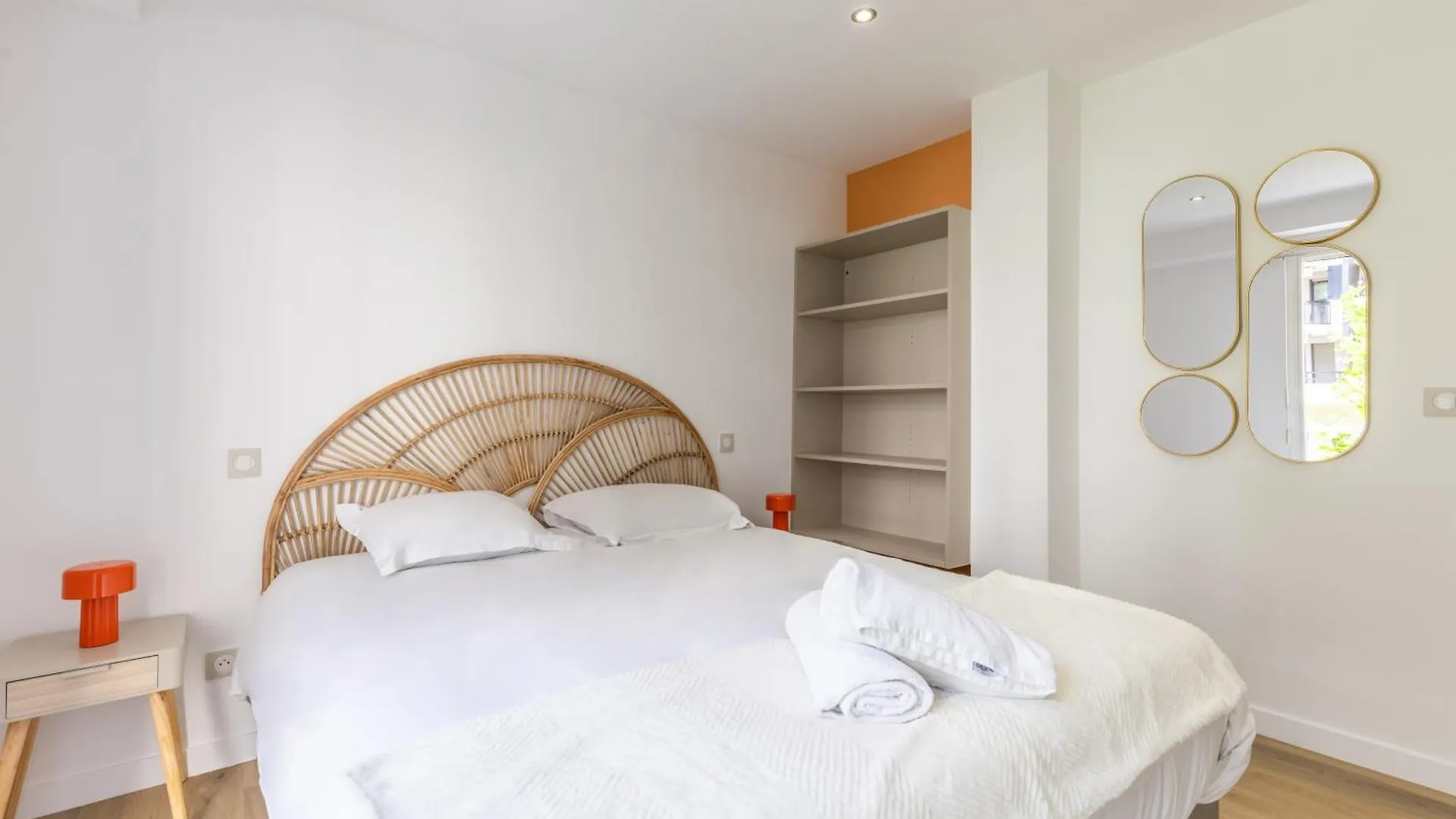 Beautiful Renovated 2Br Min From Beach Palais Cannes 0*,  France