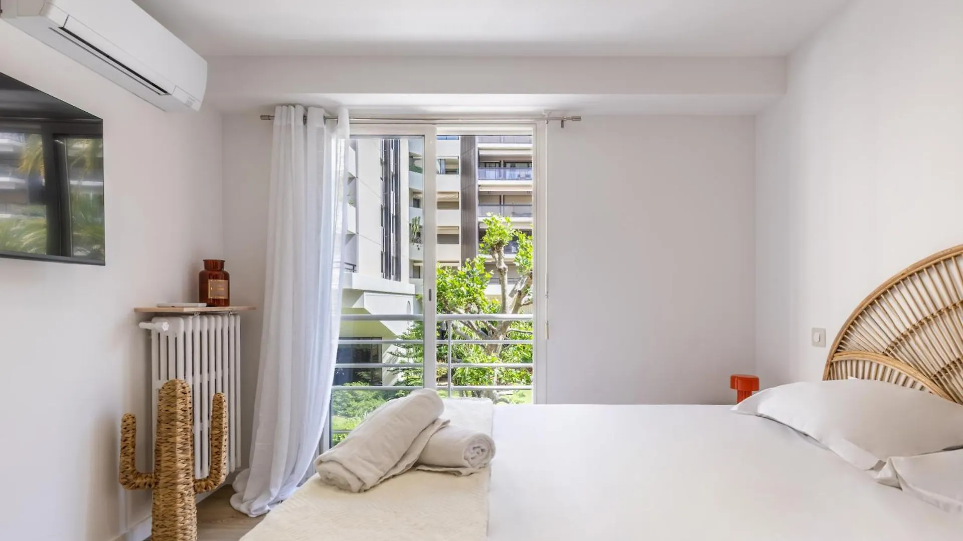 Beautiful Renovated 2Br Min From Beach Palais Cannes Apartment