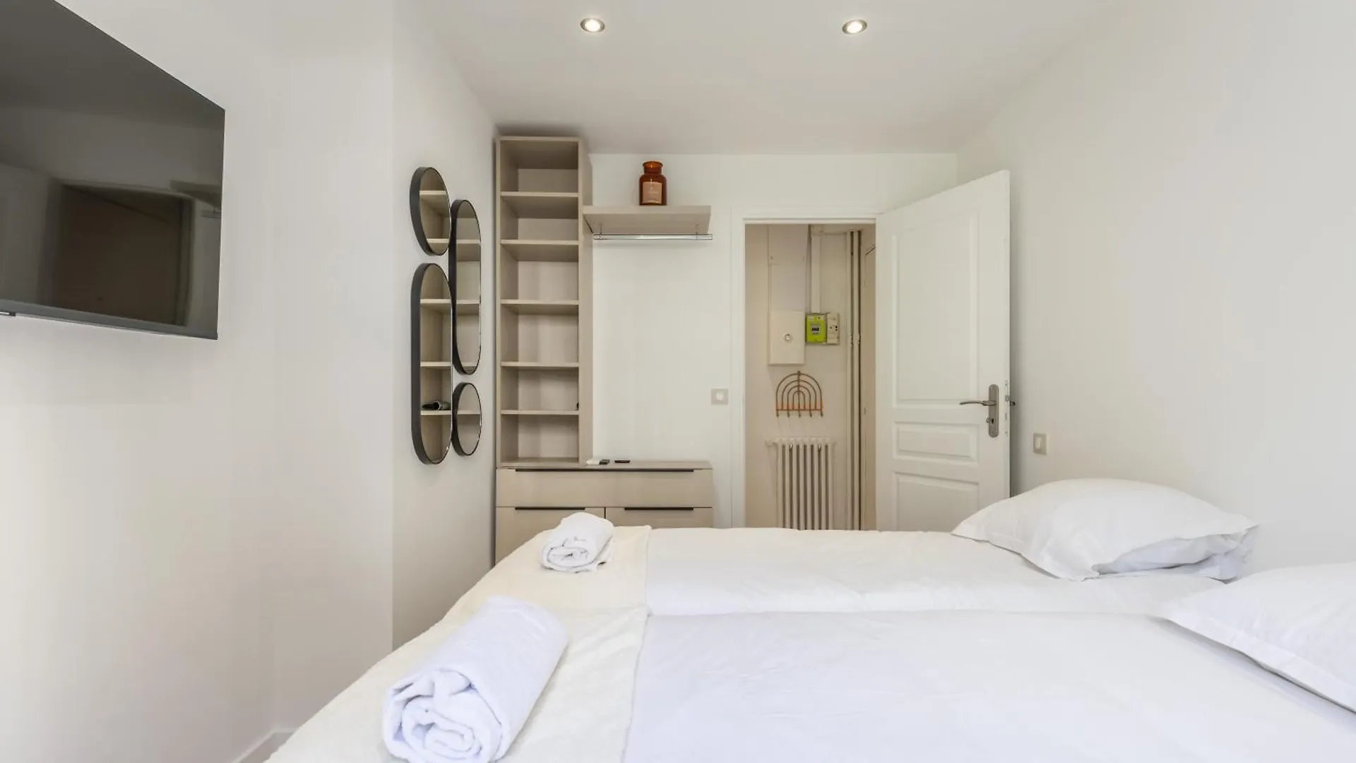 Beautiful Renovated 2Br Min From Beach Palais Cannes Apartment