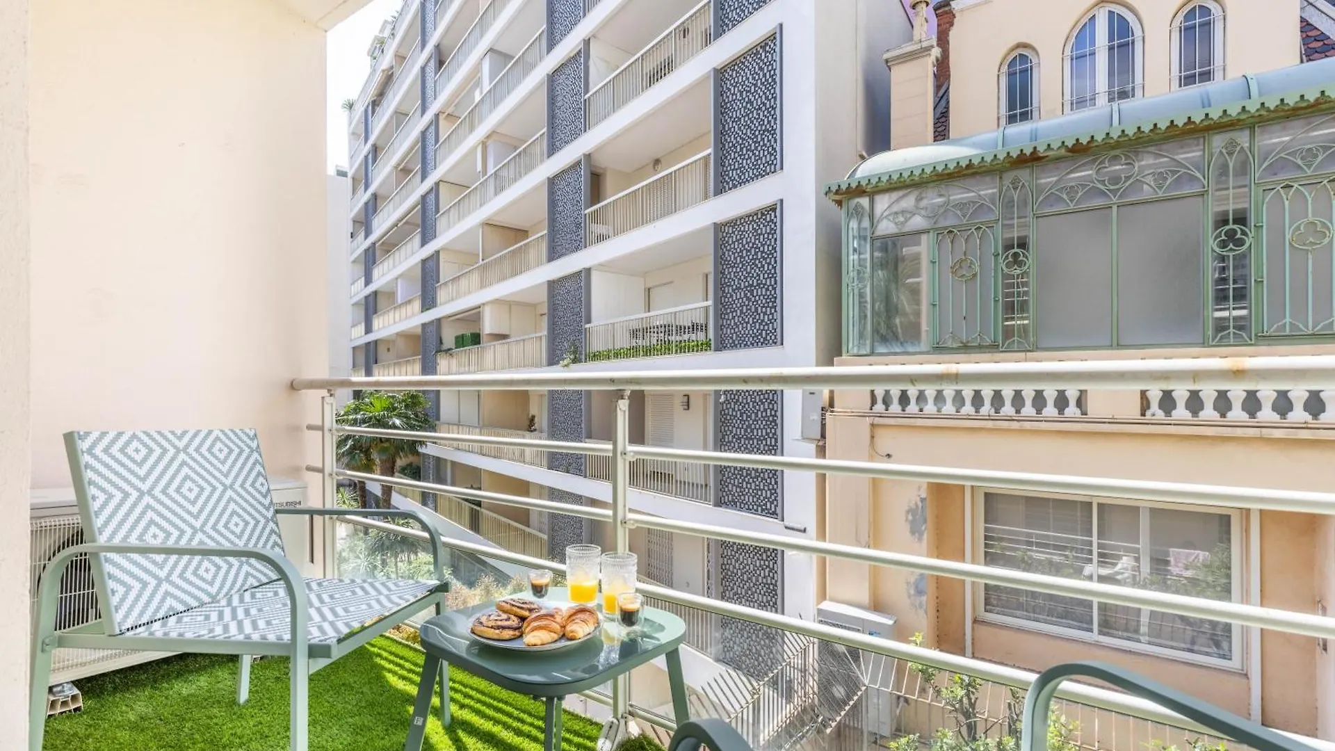 Beautiful Renovated 2Br Min From Beach Palais Cannes 0*,  France